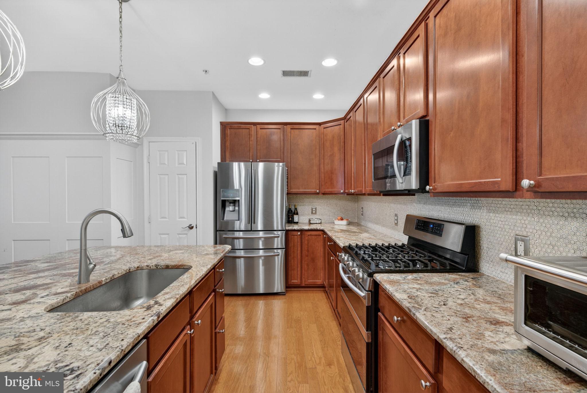 LAKESIDE TOWN CENTRE CONDOMINIUM - Residential