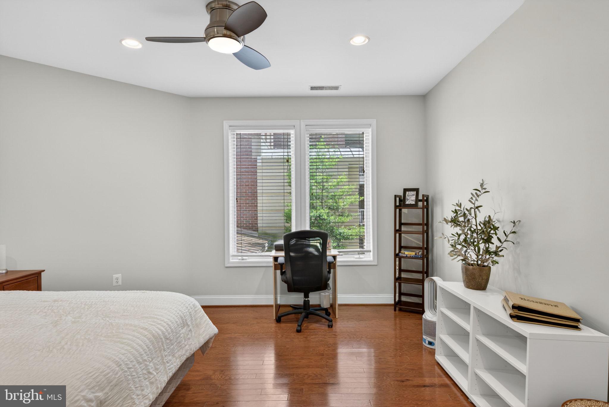 LAKESIDE TOWN CENTRE CONDOMINIUM - Residential