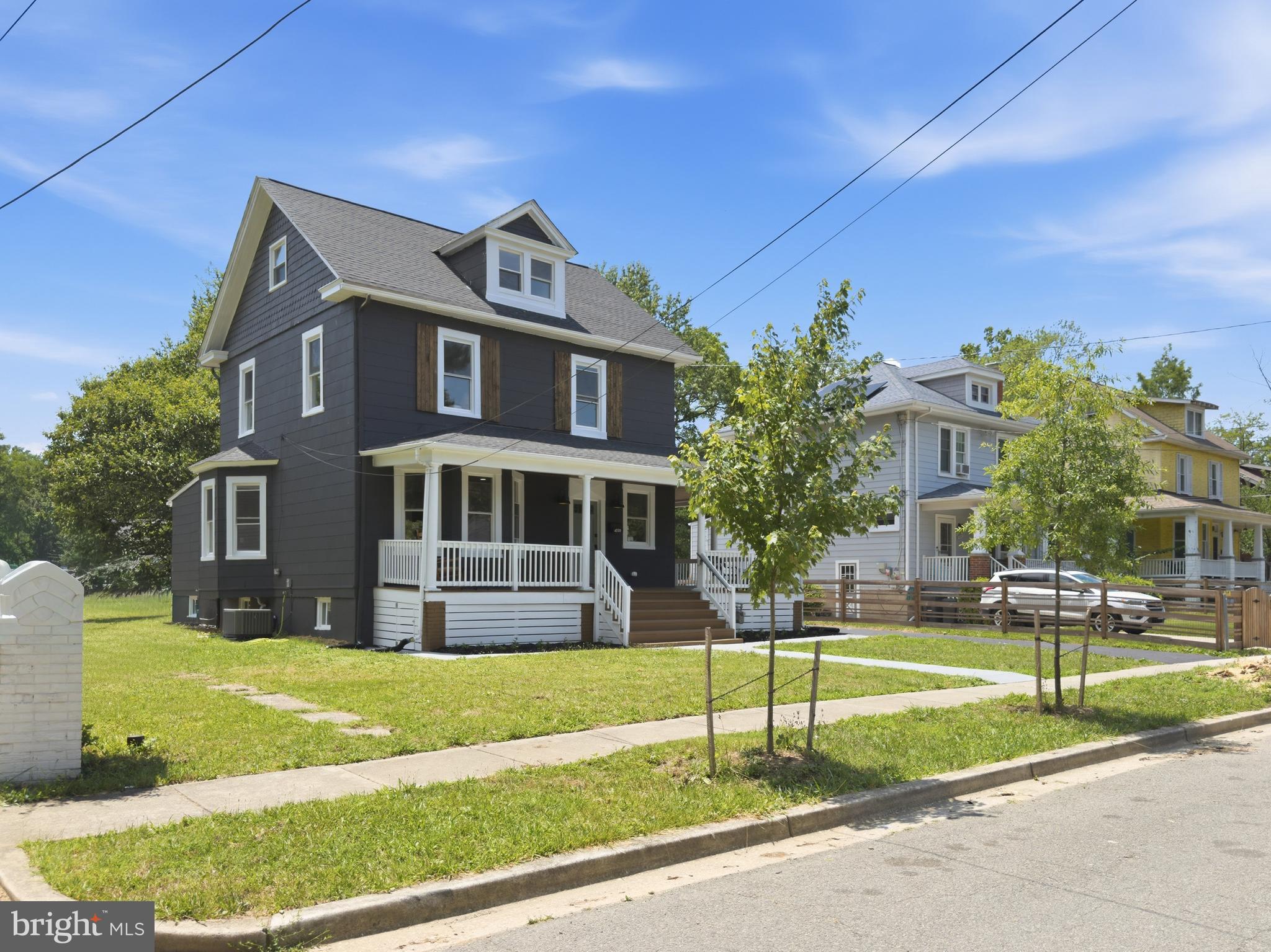 RIVERDALE - Residential