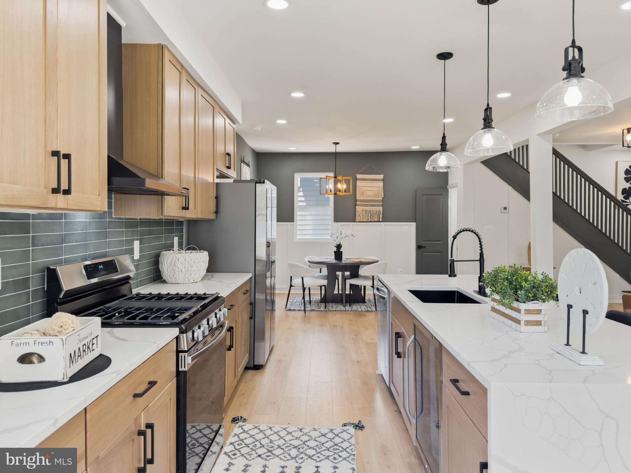 RIVERDALE - Residential
