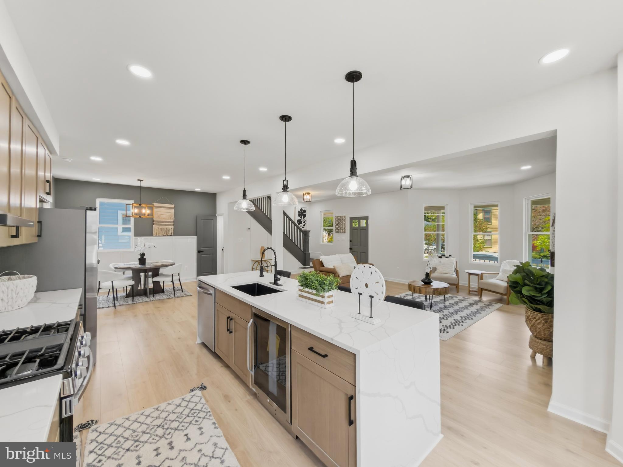 RIVERDALE - Residential