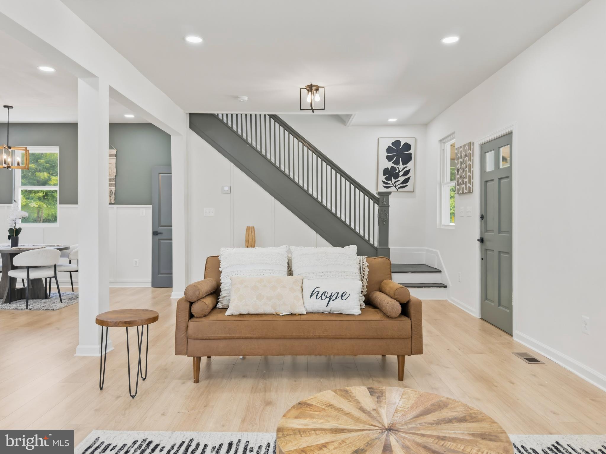 RIVERDALE - Residential