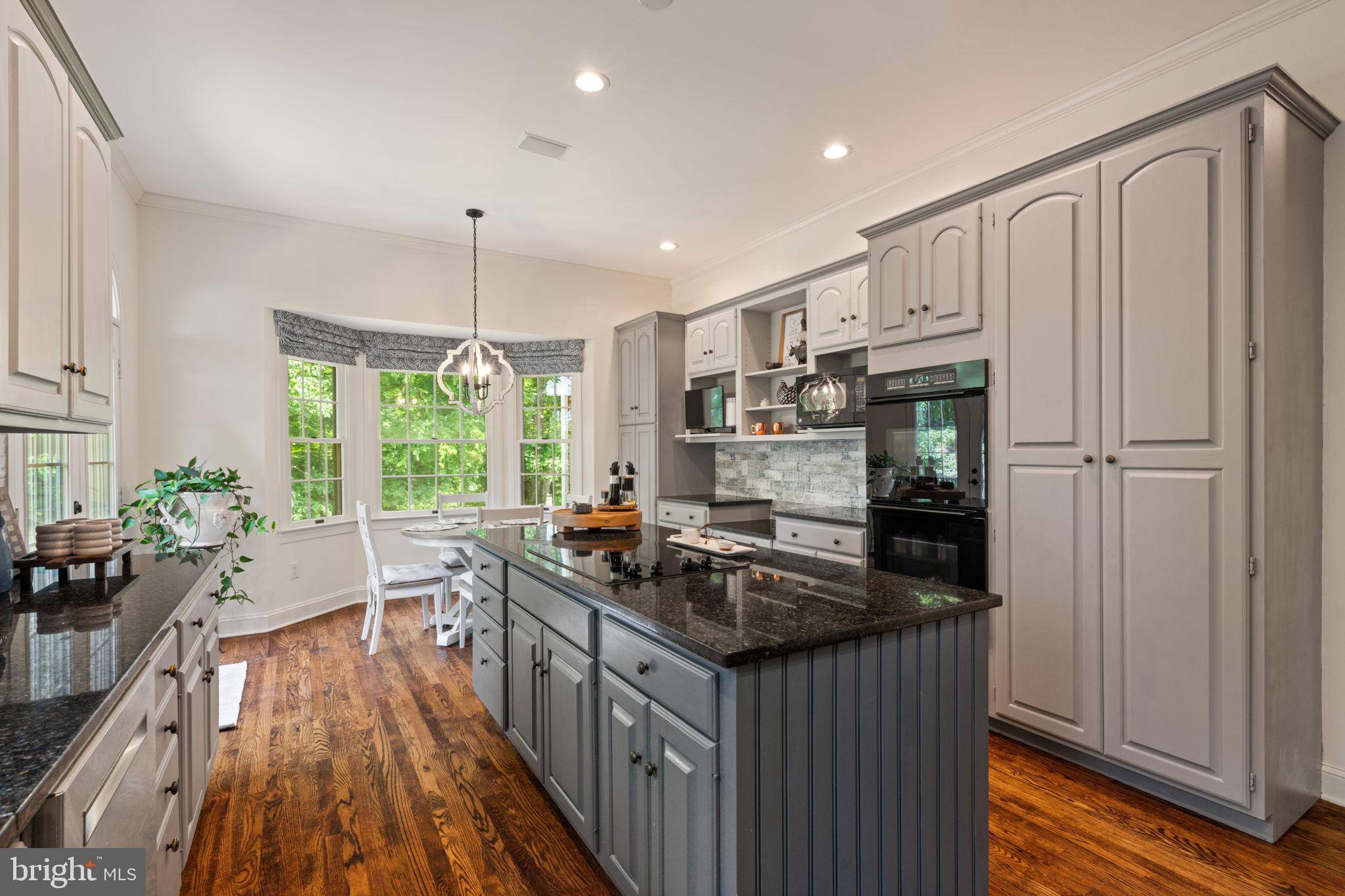 THE TOWNES AT RED OAK - Residential