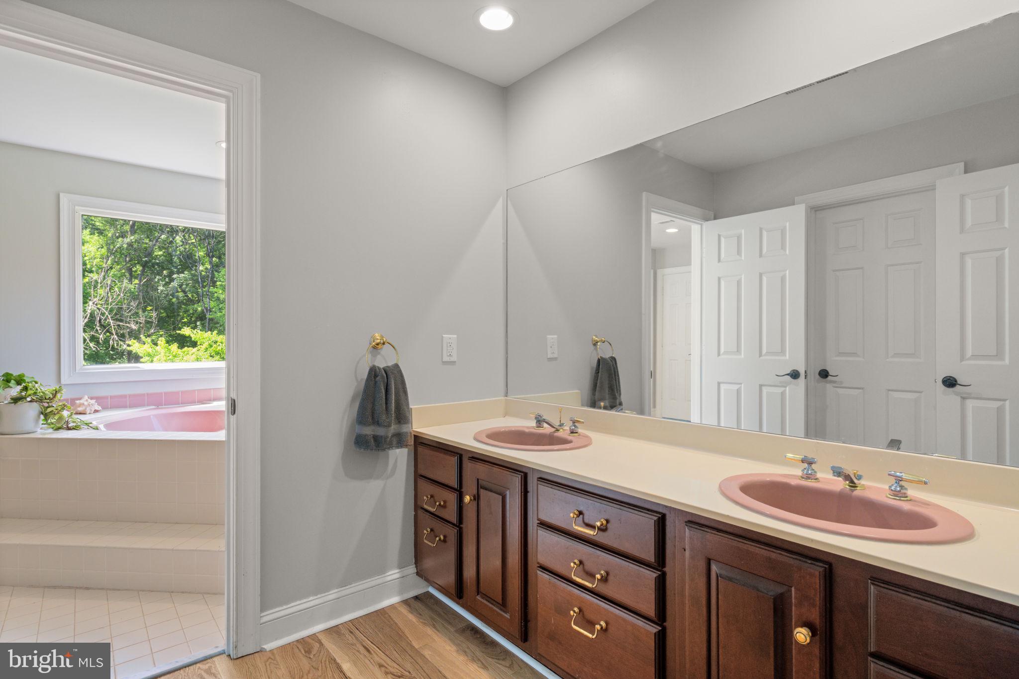 THE TOWNES AT RED OAK - Residential