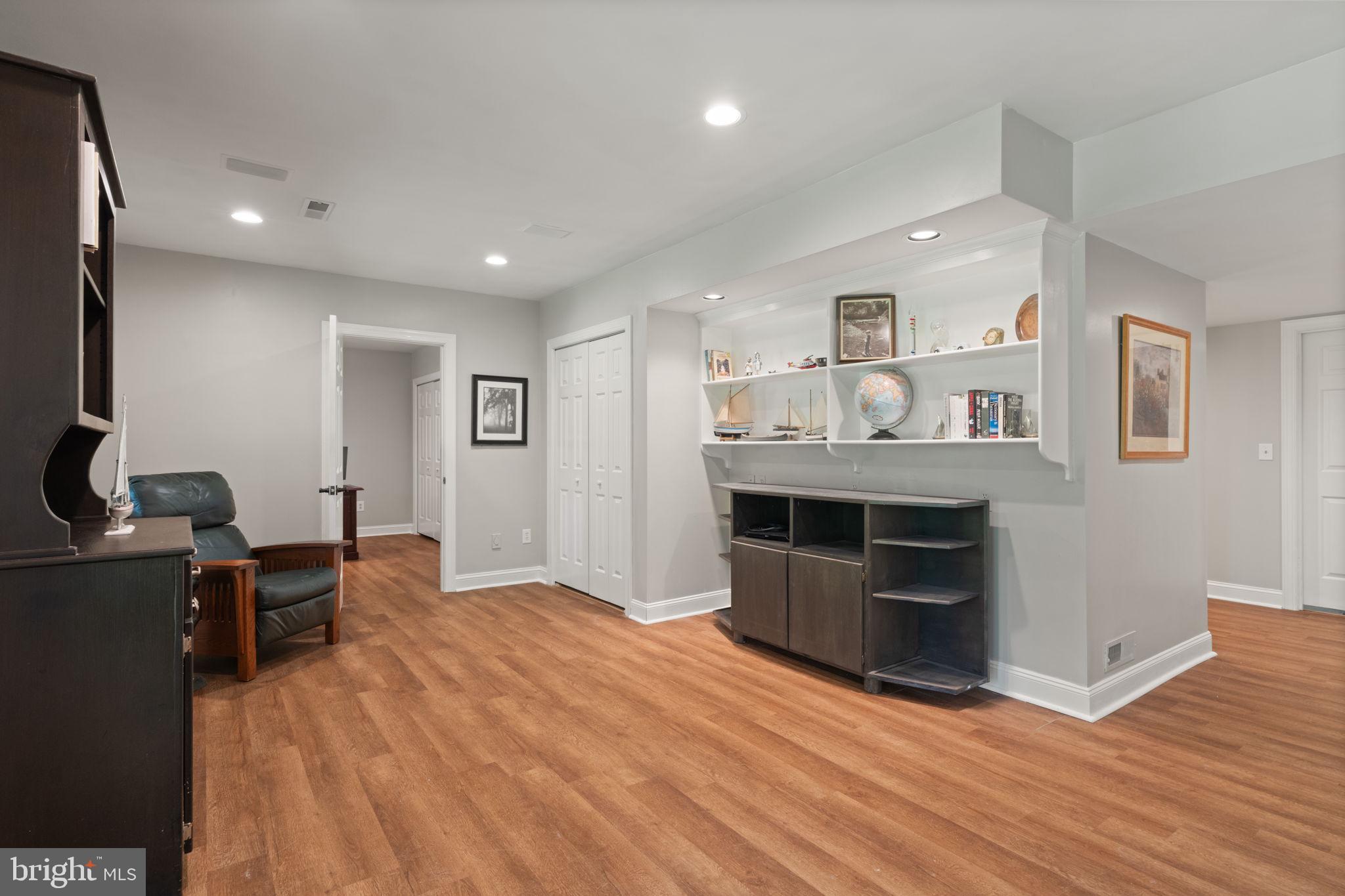 THE TOWNES AT RED OAK - Residential