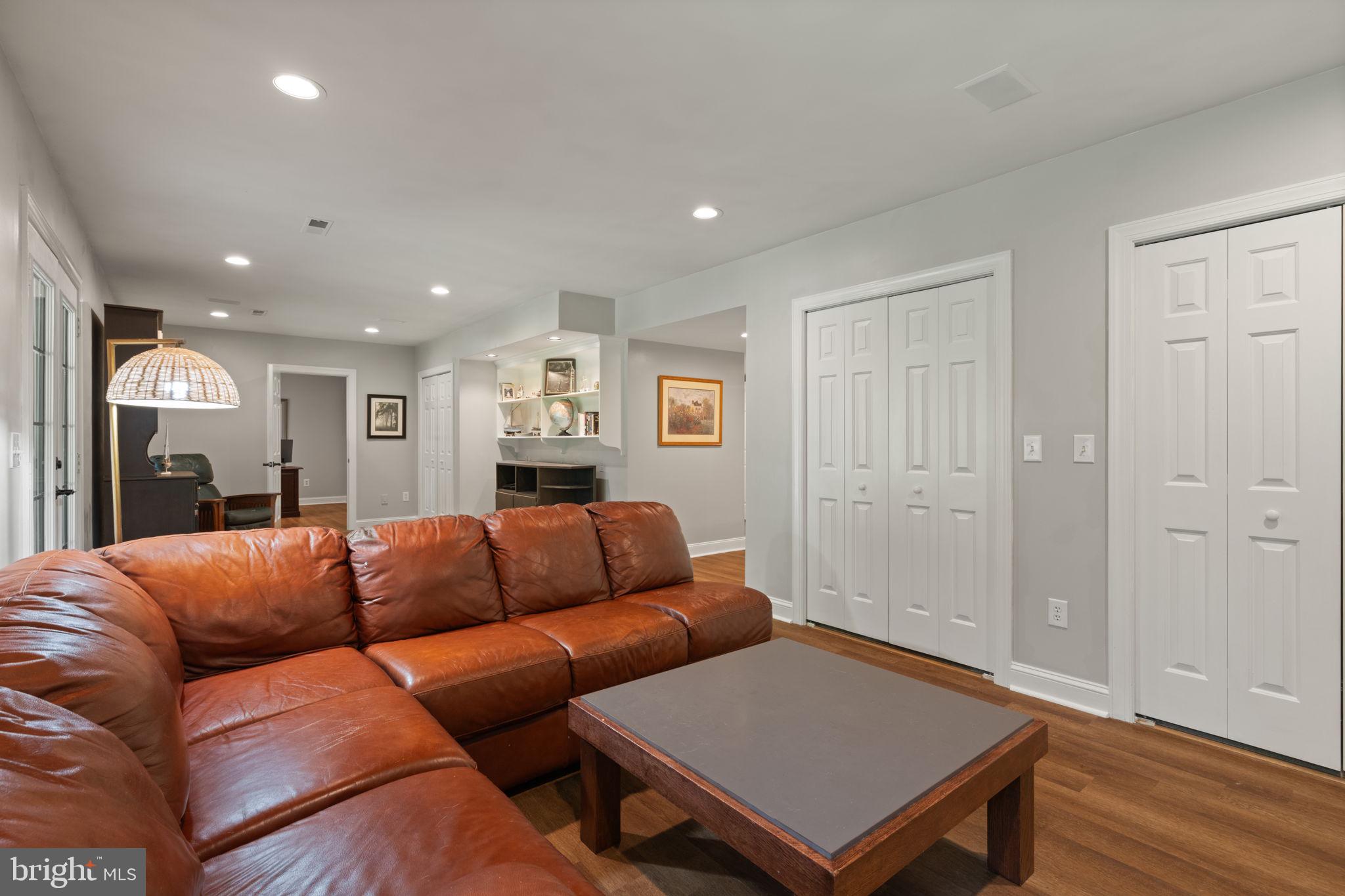 THE TOWNES AT RED OAK - Residential