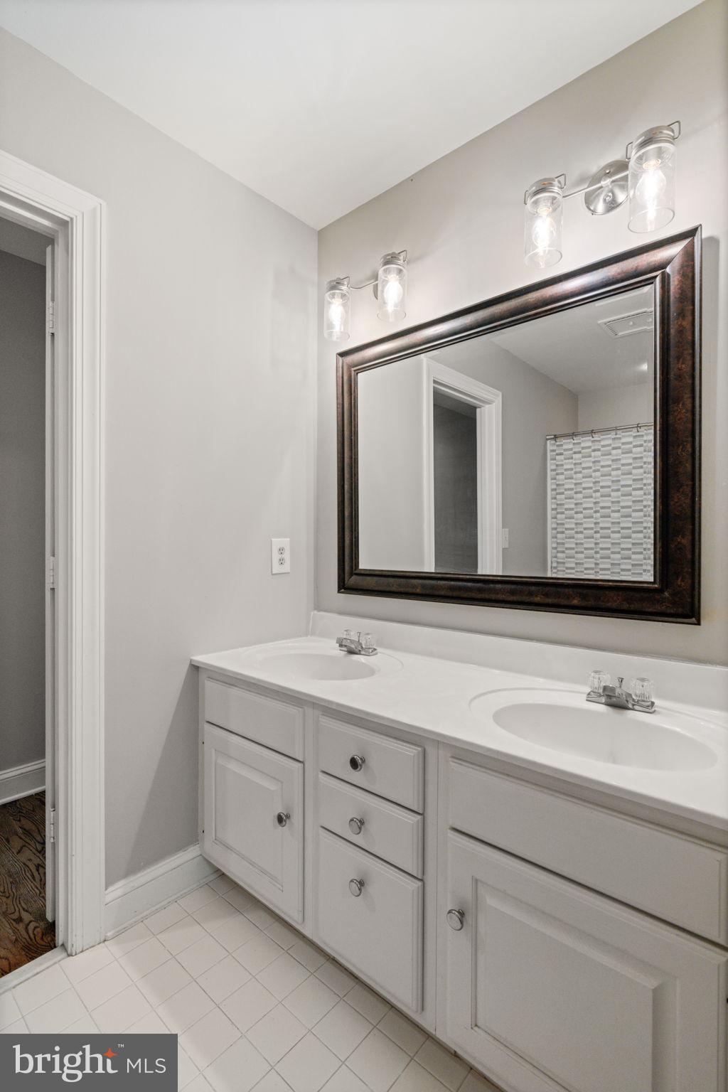 THE TOWNES AT RED OAK - Residential