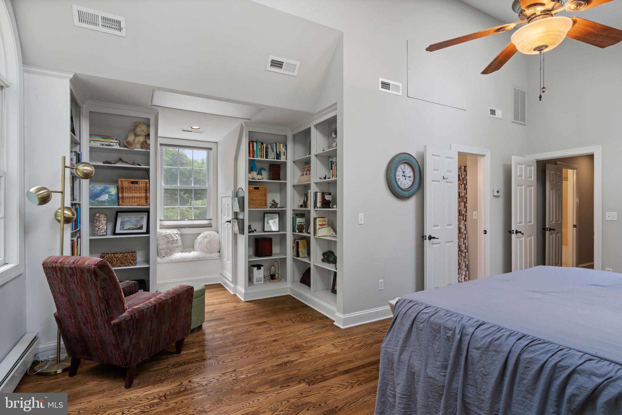 THE TOWNES AT RED OAK - Residential