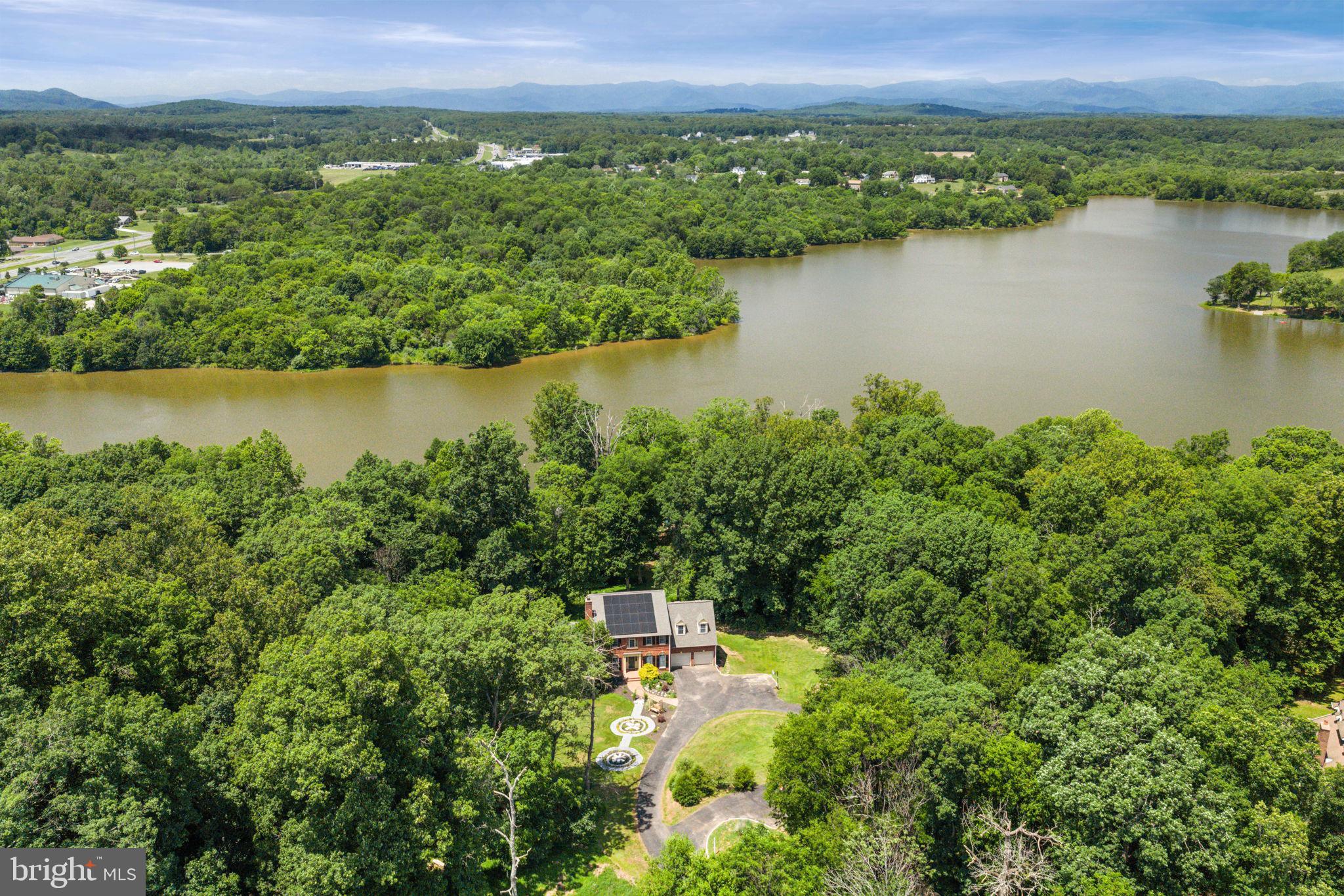 THE TOWNES AT RED OAK - Residential