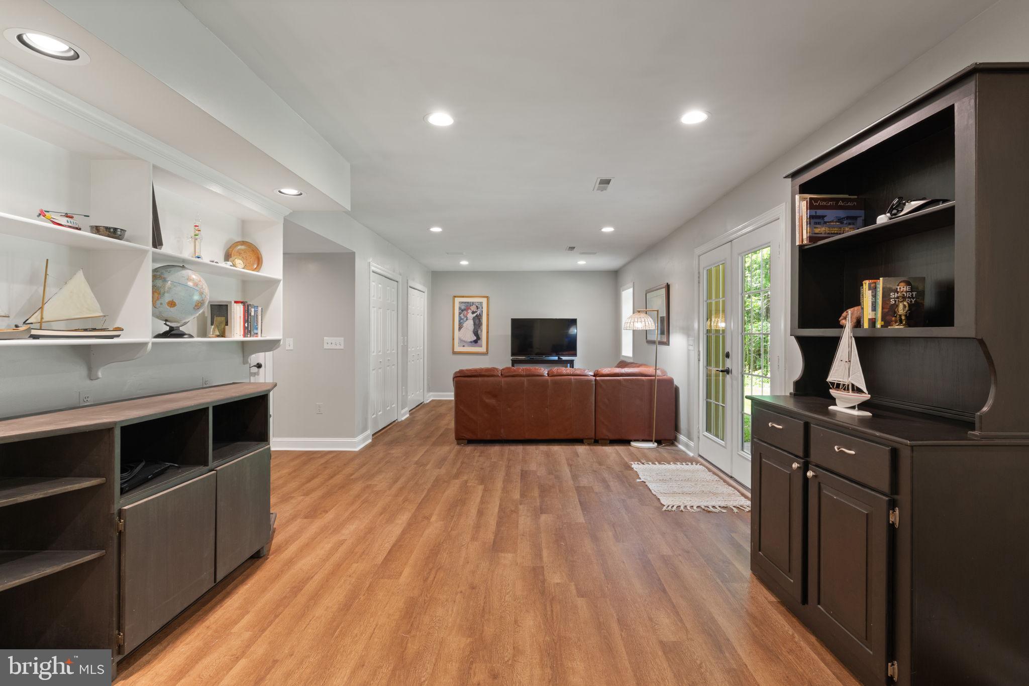 THE TOWNES AT RED OAK - Residential