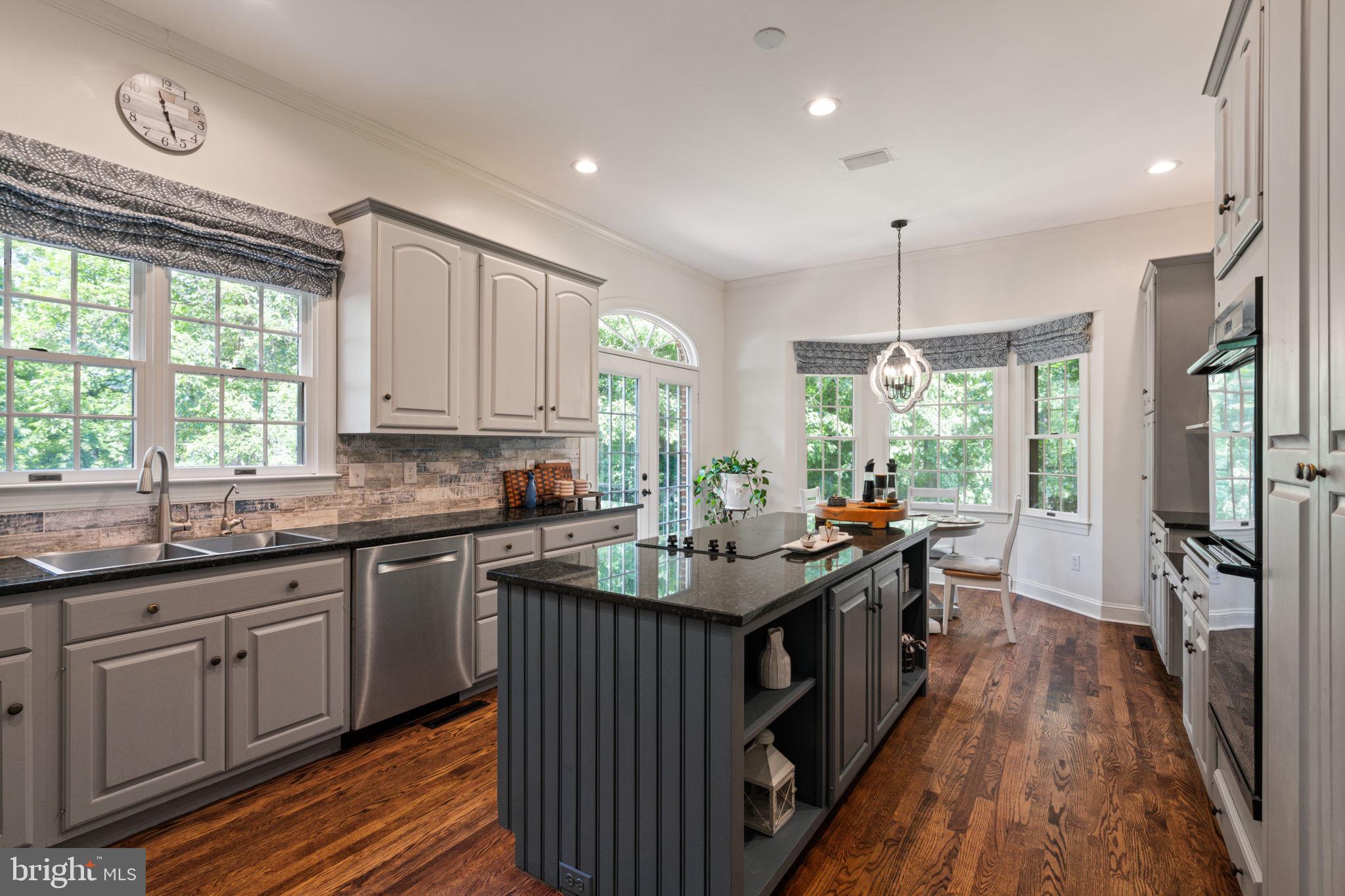 THE TOWNES AT RED OAK - Residential