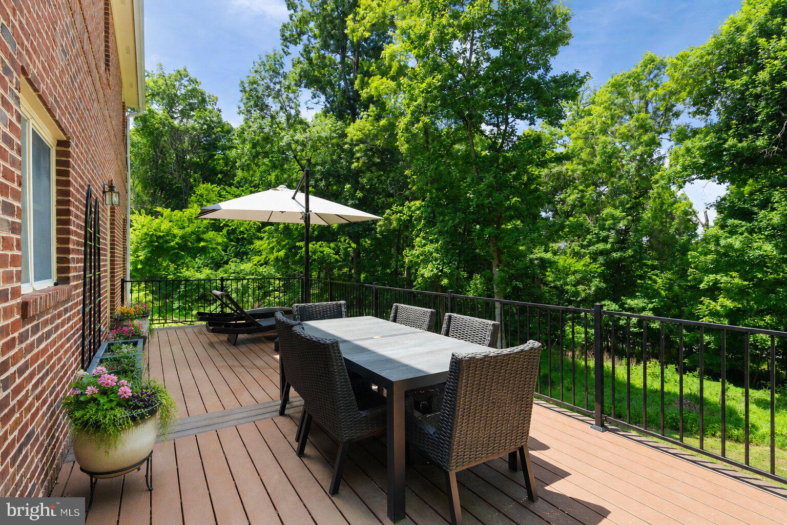 THE TOWNES AT RED OAK - Residential