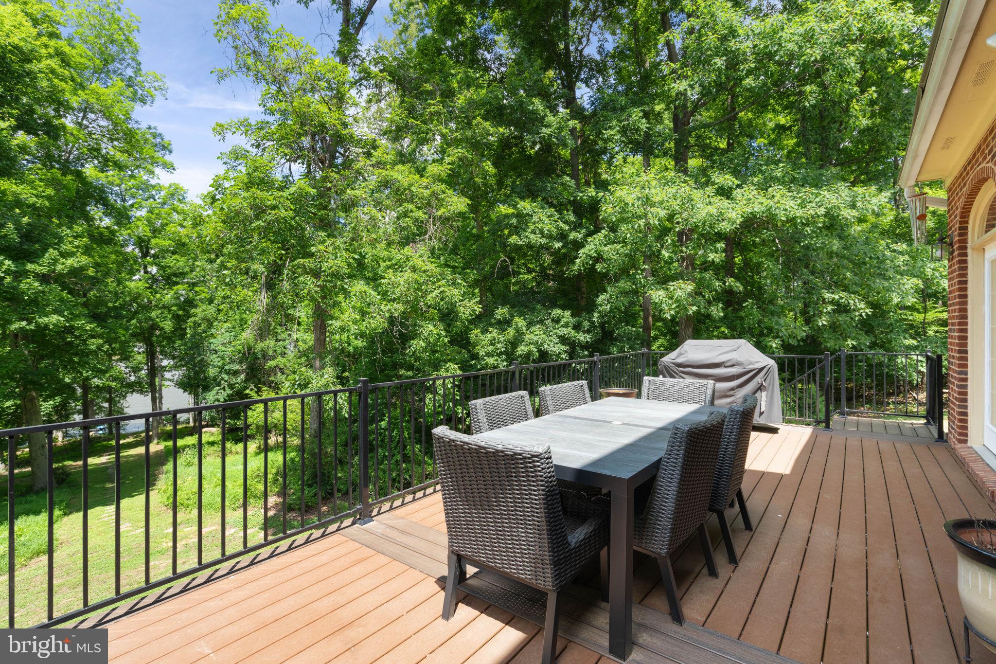 THE TOWNES AT RED OAK - Residential