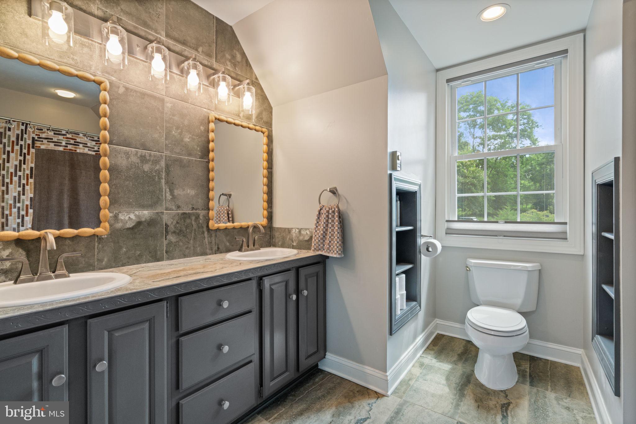 THE TOWNES AT RED OAK - Residential