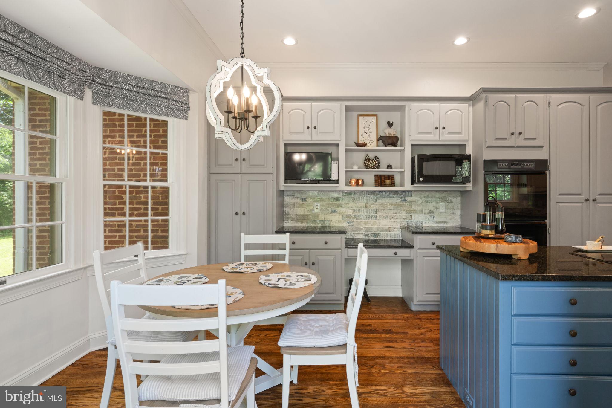 THE TOWNES AT RED OAK - Residential