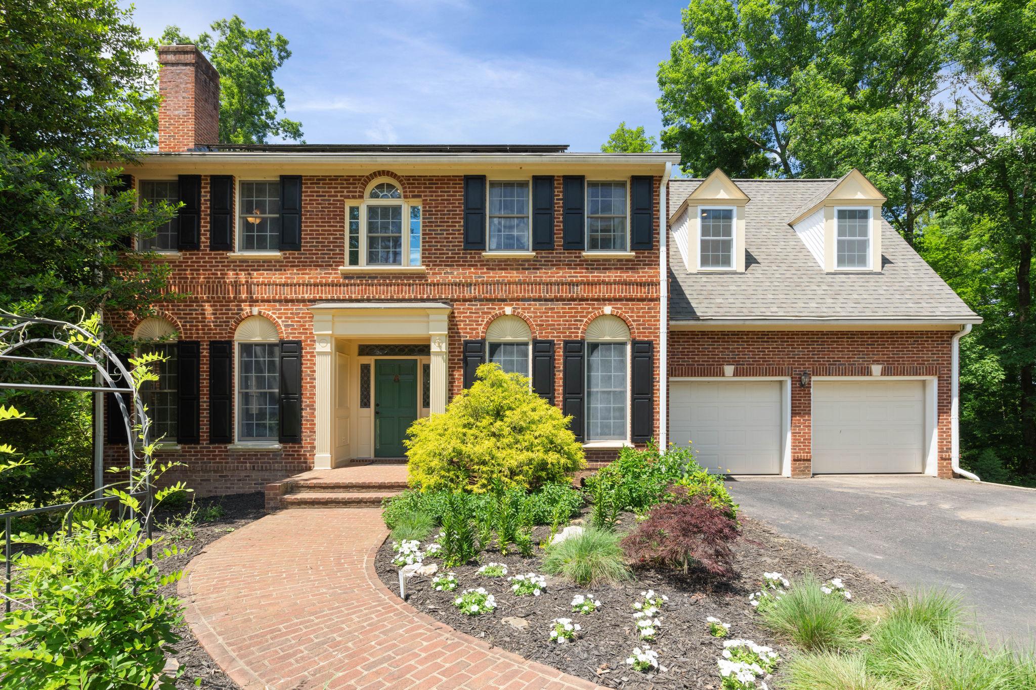 THE TOWNES AT RED OAK - Residential