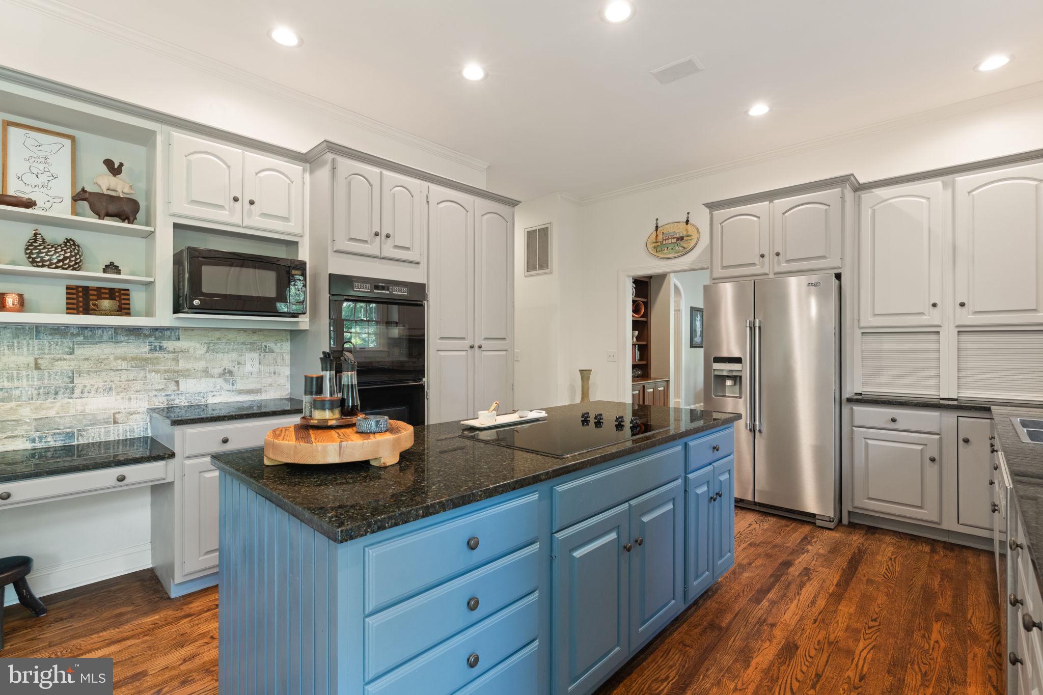 THE TOWNES AT RED OAK - Residential