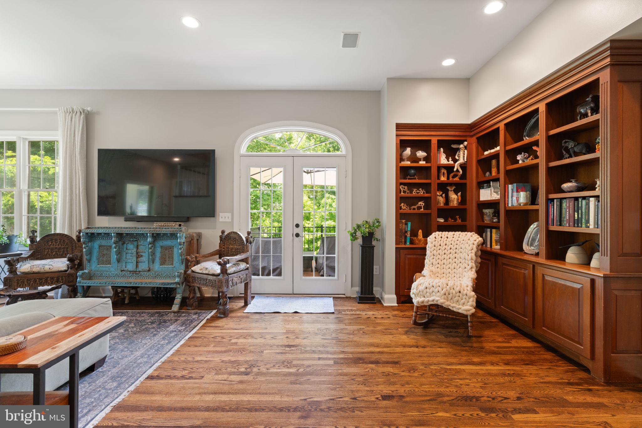 THE TOWNES AT RED OAK - Residential