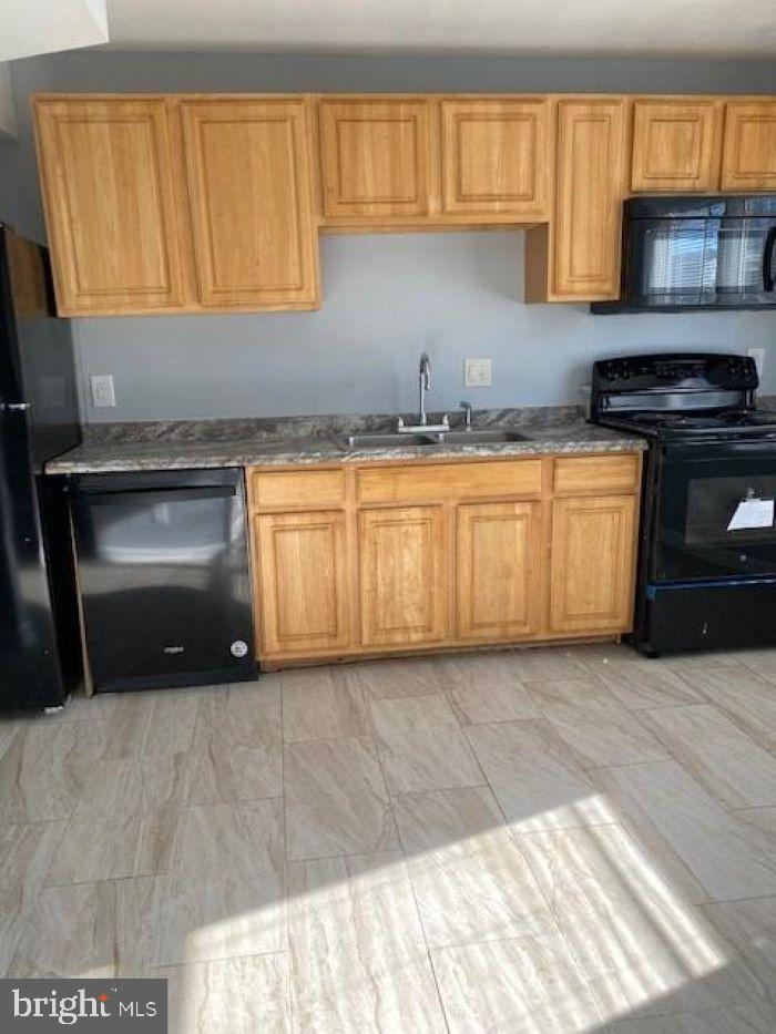 WARFIELD CONDOMINIUMS - Residential Lease