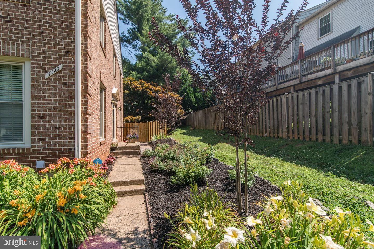 CROWNLEIGH - Residential