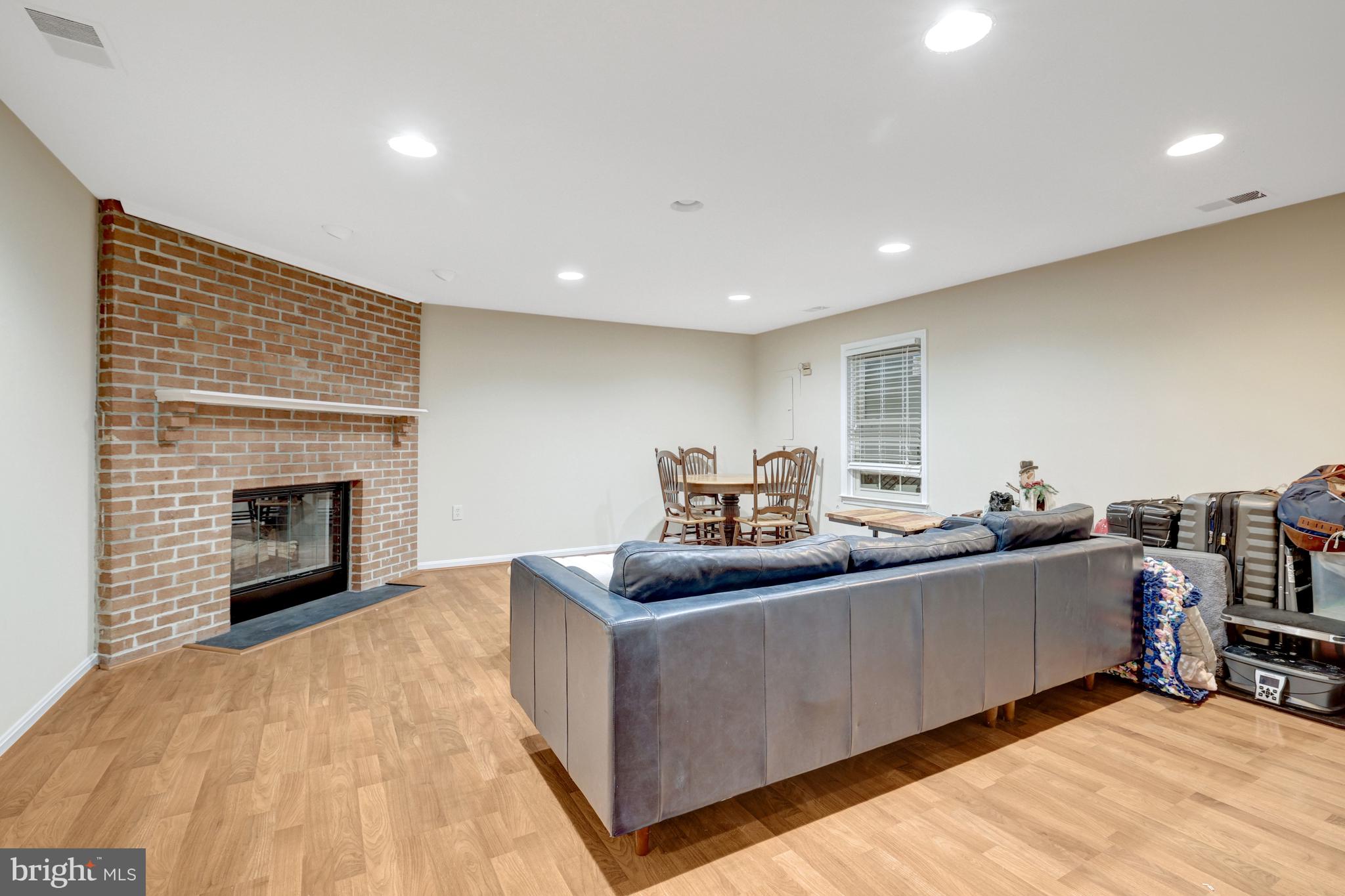 CROWNLEIGH - Residential