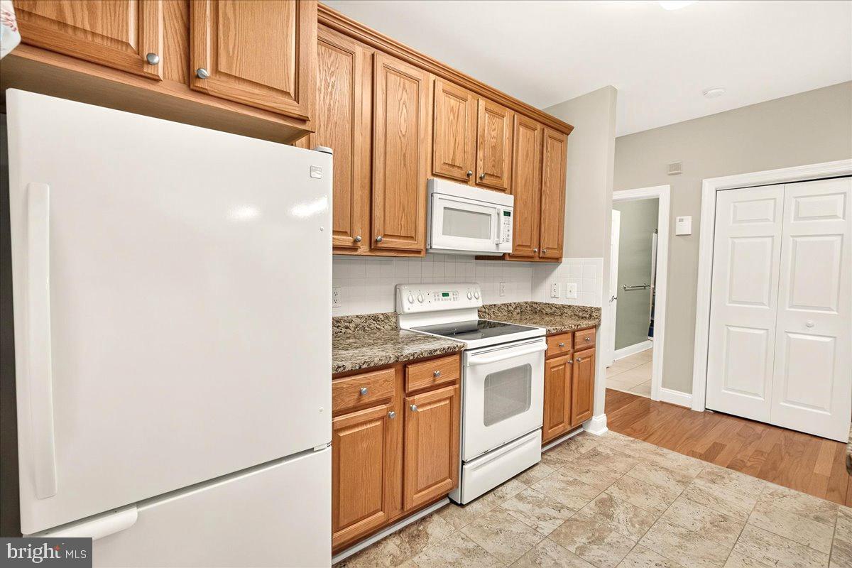 MEADOW RIDGE VILLAS CODM - Residential