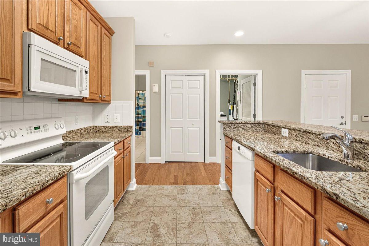 MEADOW RIDGE VILLAS CODM - Residential