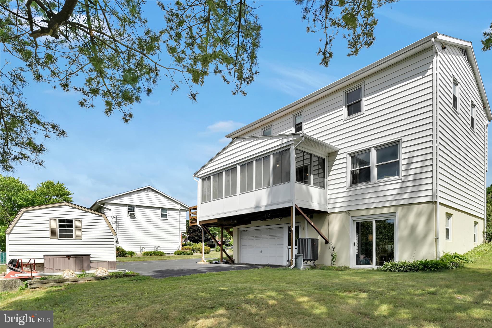 FOREST HILLS - Residential