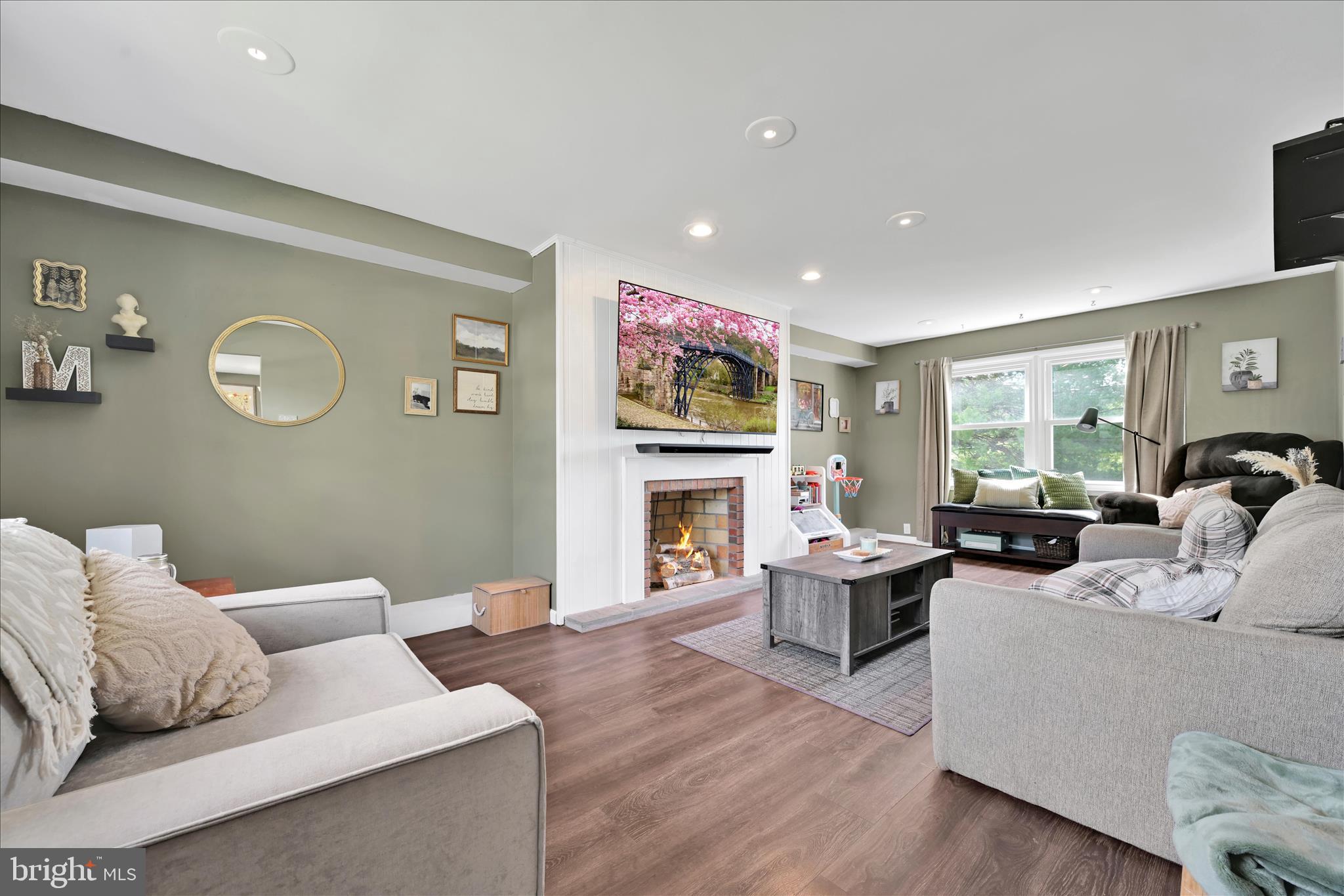 FOREST HILLS - Residential