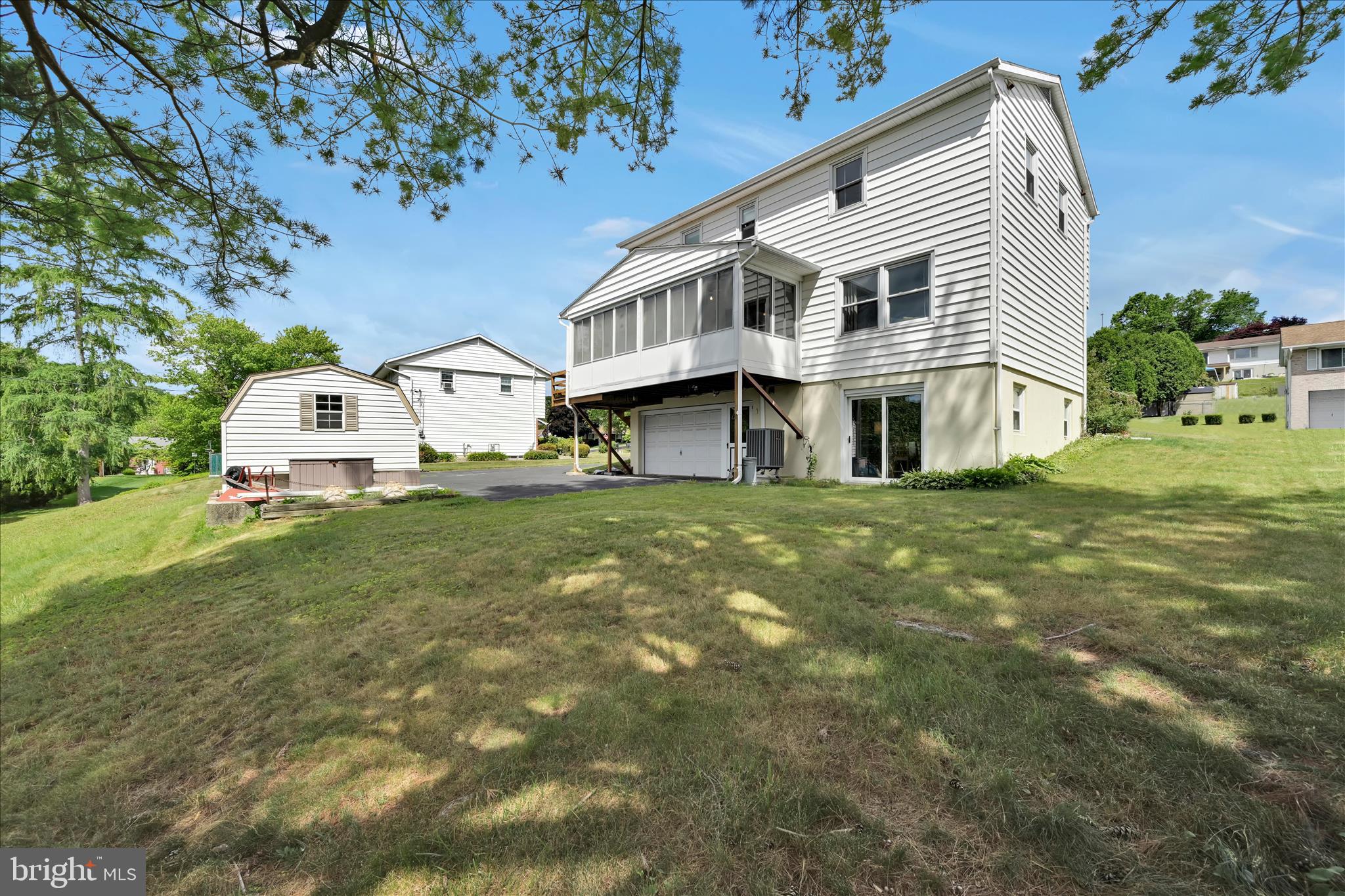 FOREST HILLS - Residential