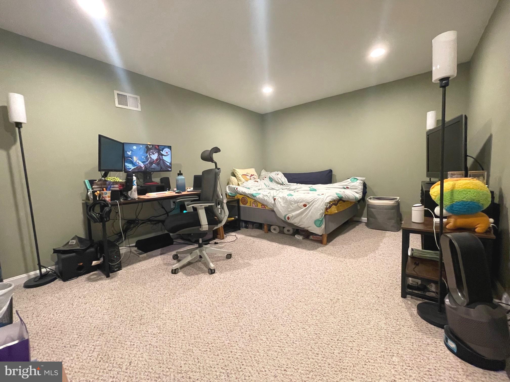 FIVE OAKS ESTATES - Residential Lease