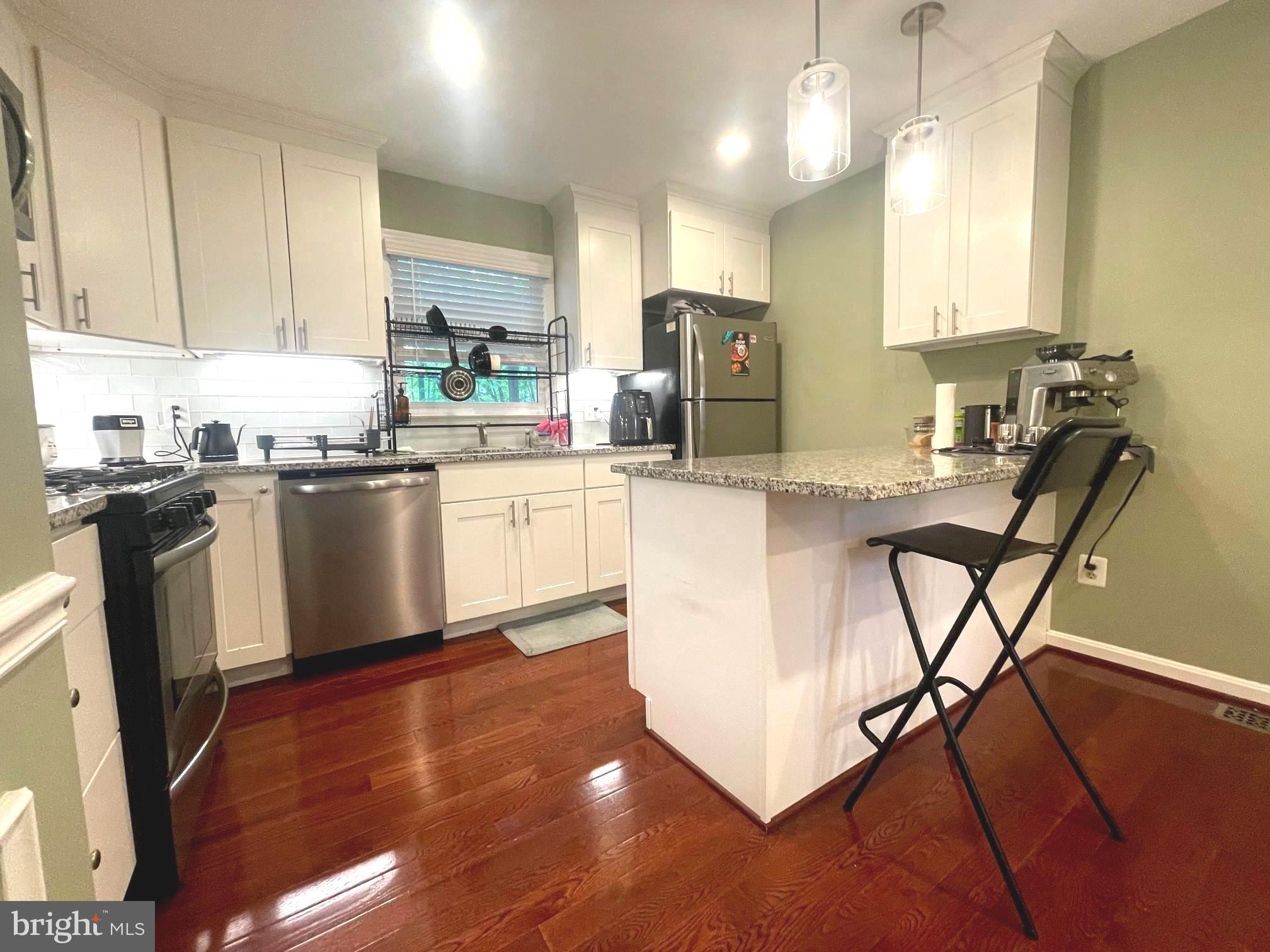 FIVE OAKS ESTATES - Residential Lease