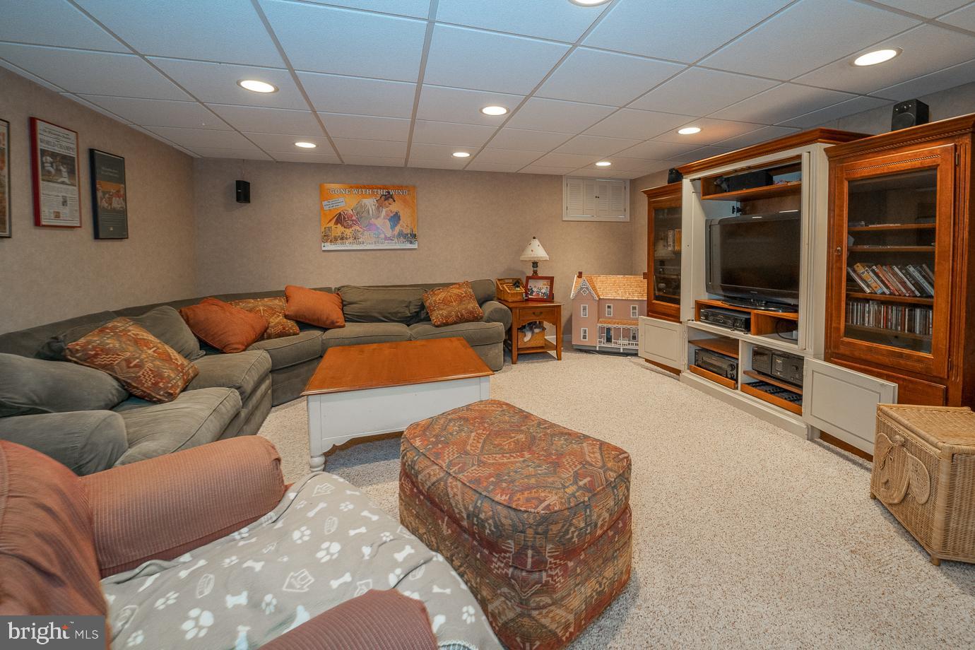 EARLES LAKE - Residential