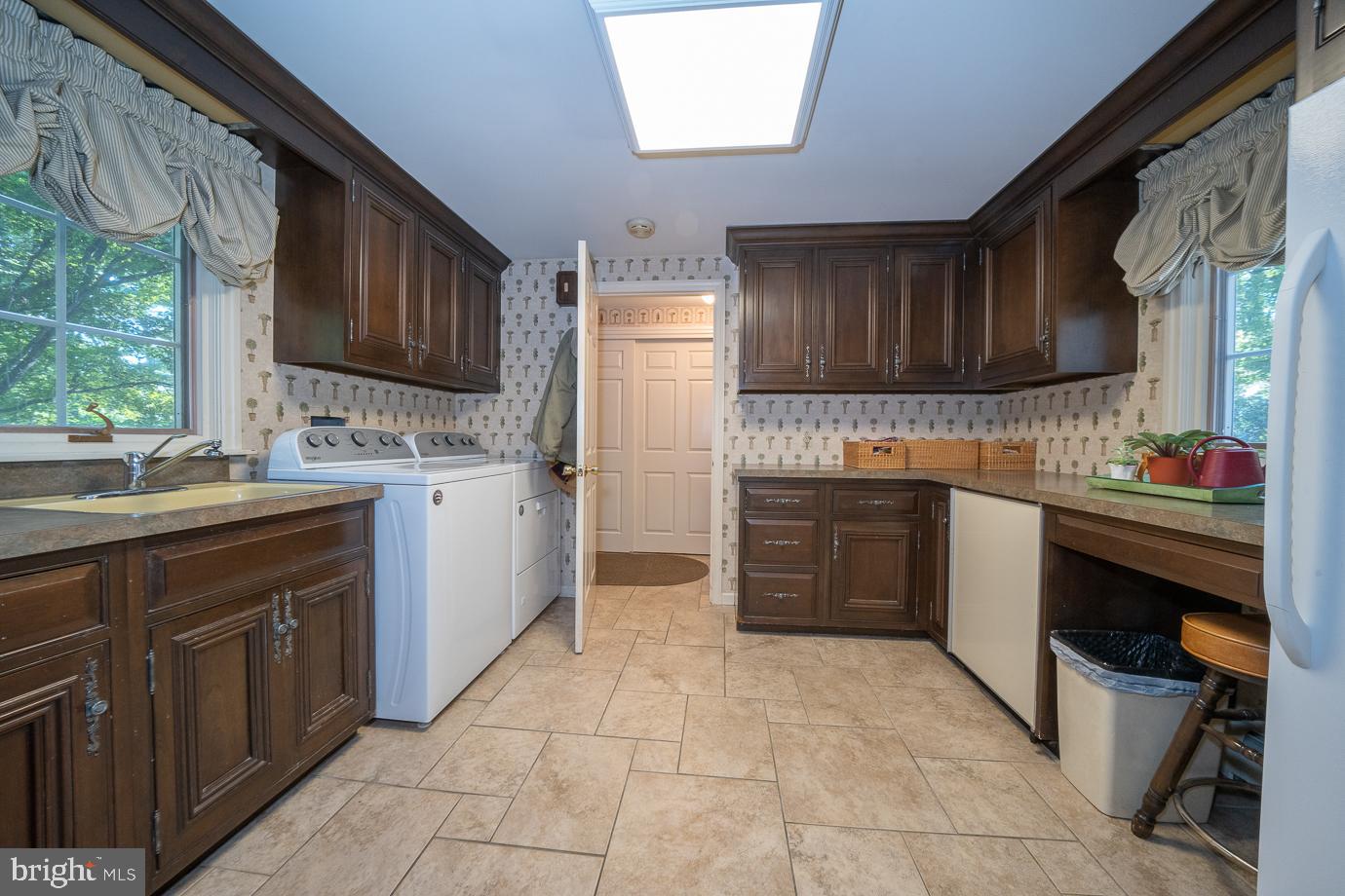 EARLES LAKE - Residential