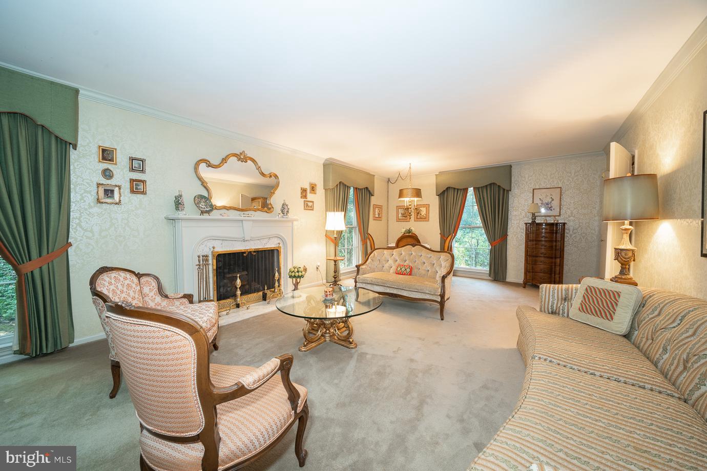 EARLES LAKE - Residential
