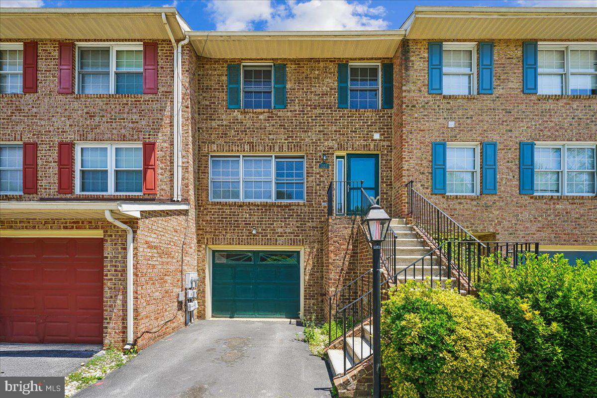 NORTH GATE TOWNE HOMES - Residential