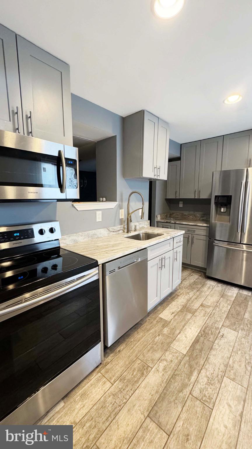 Look no further! This lovely 3-bedroom, 4-bathroom home is ideally located near shopping, entertainment, and major highways—offering both convenience and great value. Schedule your showing today!