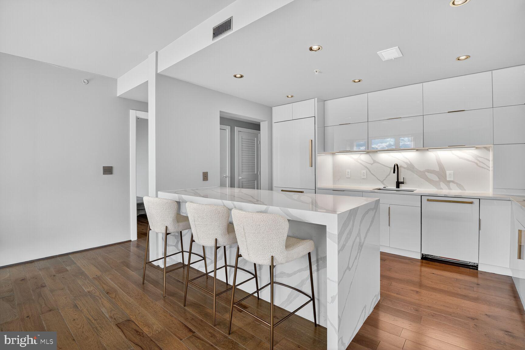 ONE PARK CREST CONDOMINIUM - Residential