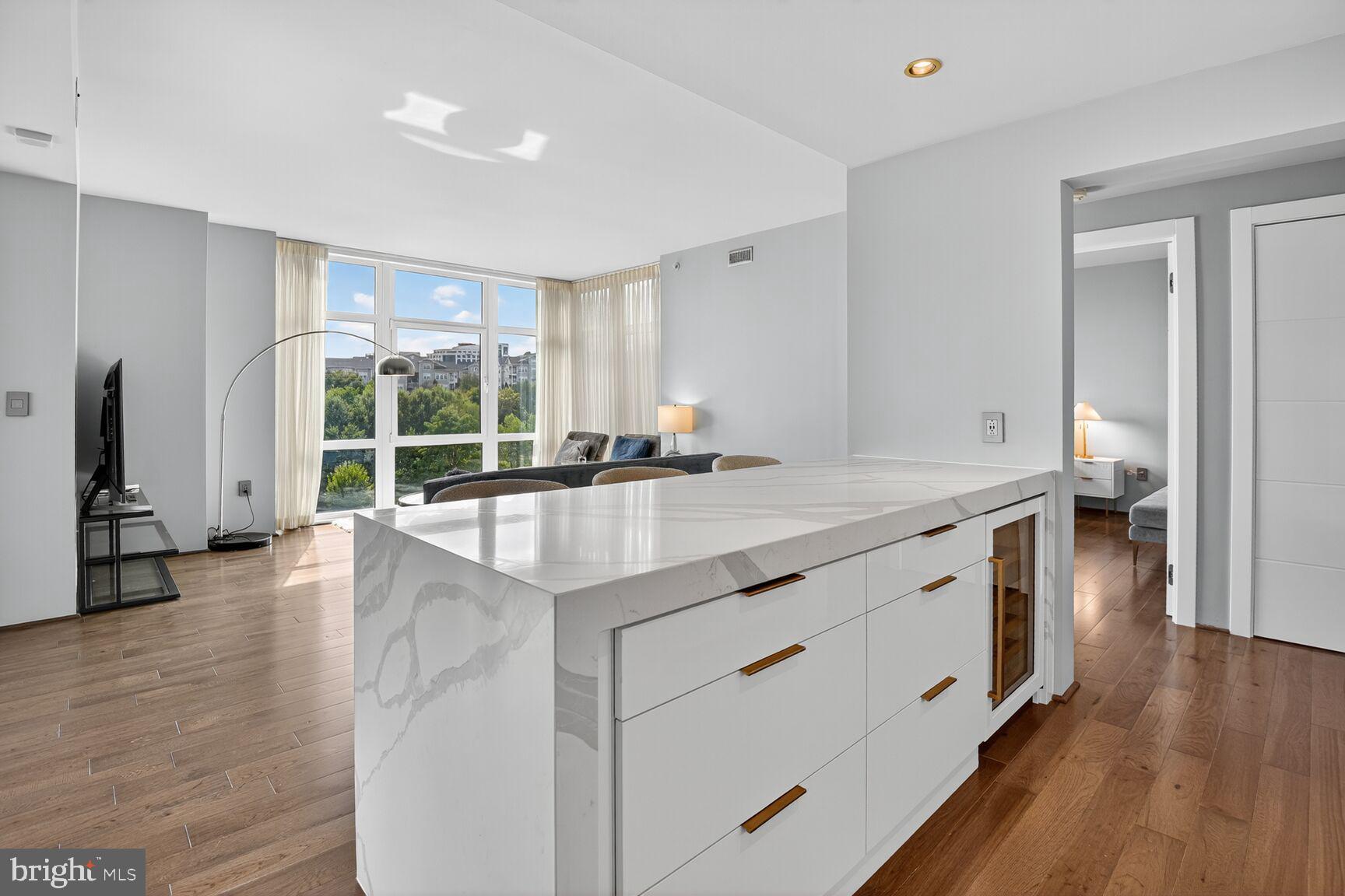 ONE PARK CREST CONDOMINIUM - Residential