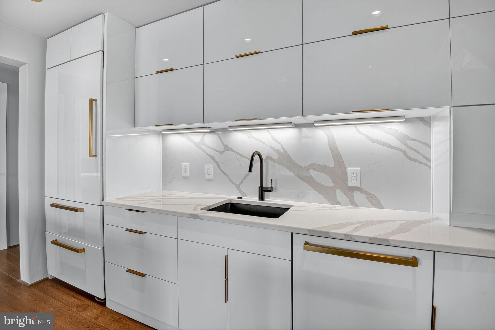 ONE PARK CREST CONDOMINIUM - Residential