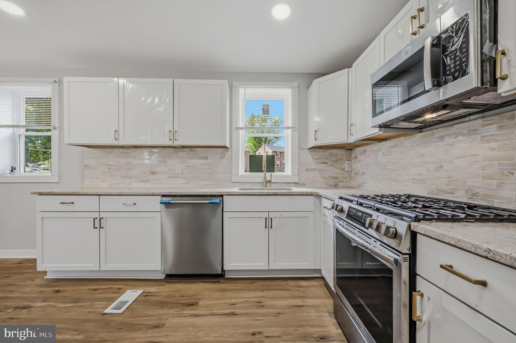COLLINS PARK - Residential