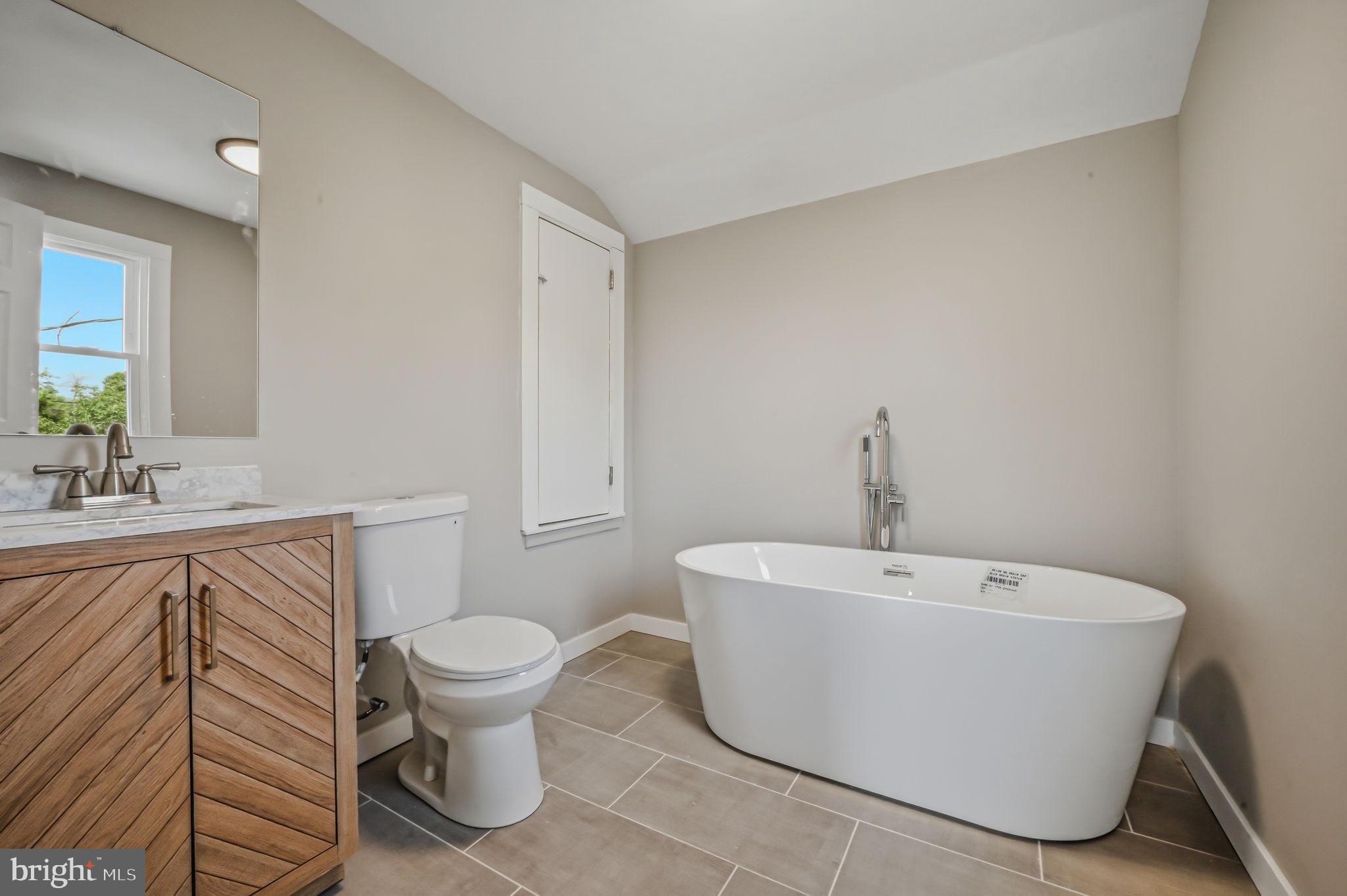 COLLINS PARK - Residential