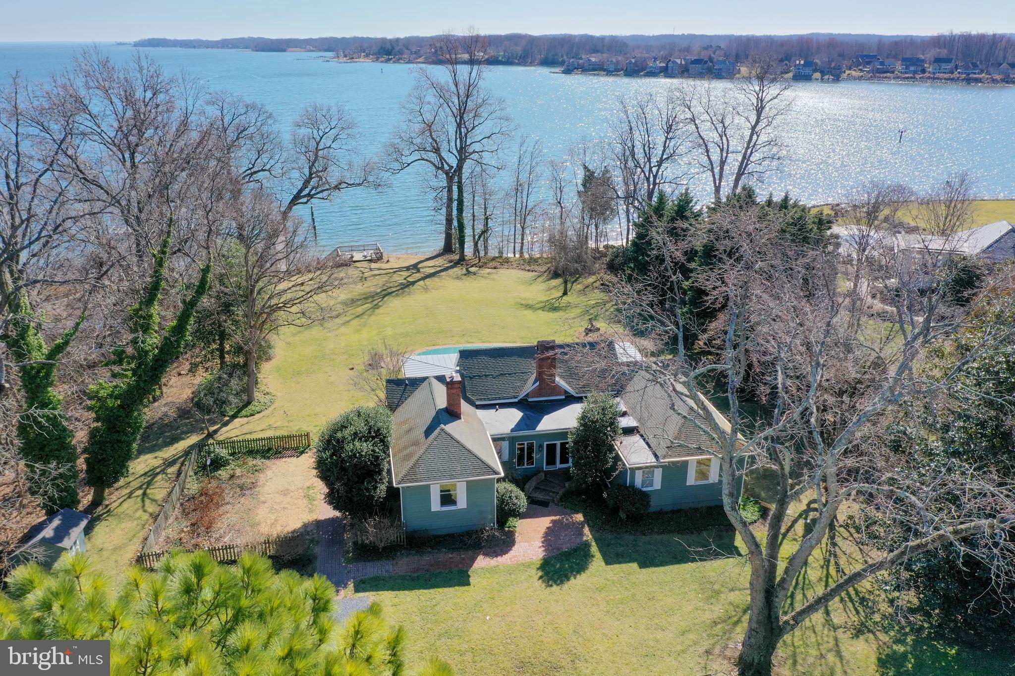 SHADOW POINT - Residential