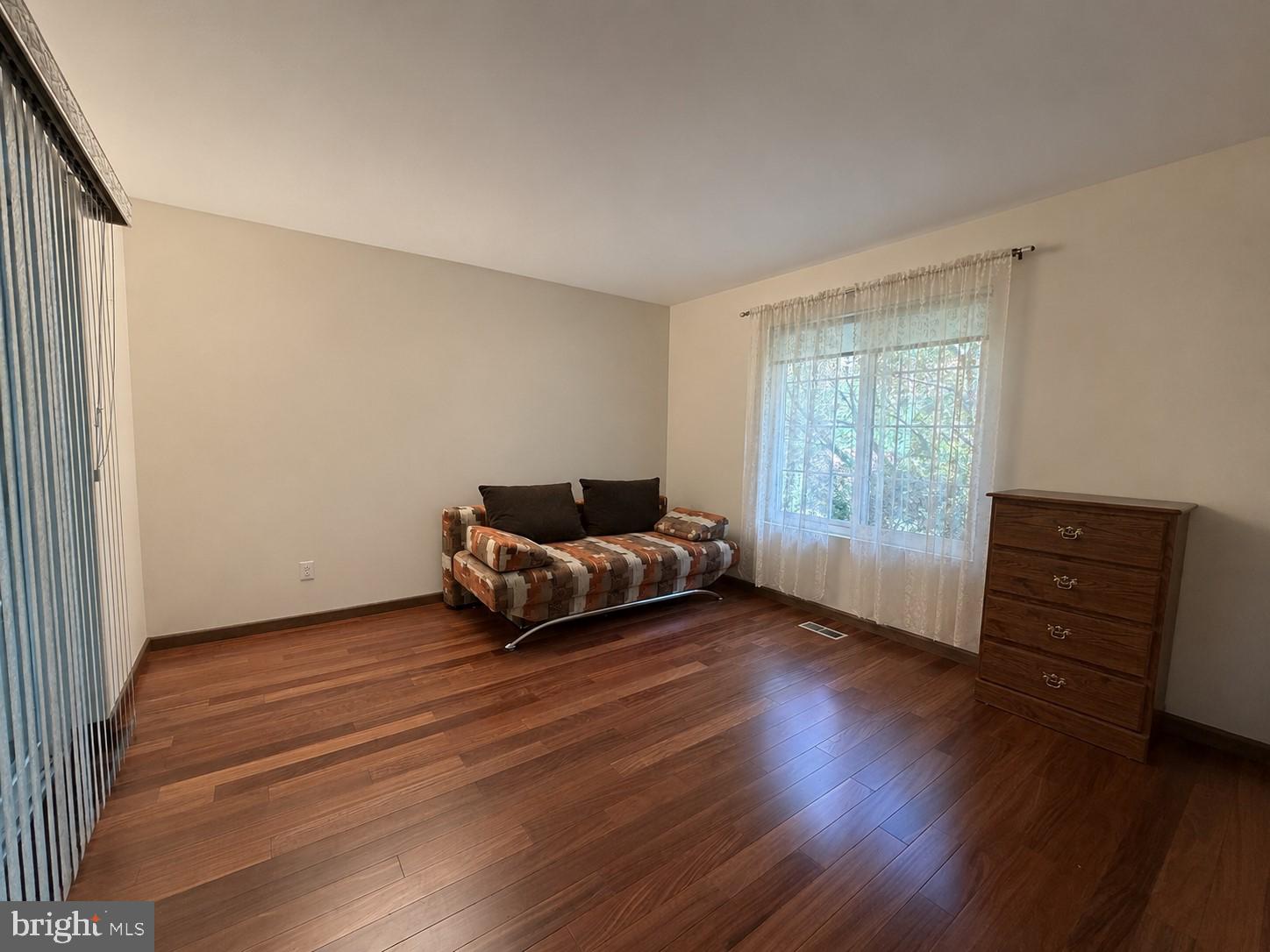 JONATHANS DELIGHT - Residential