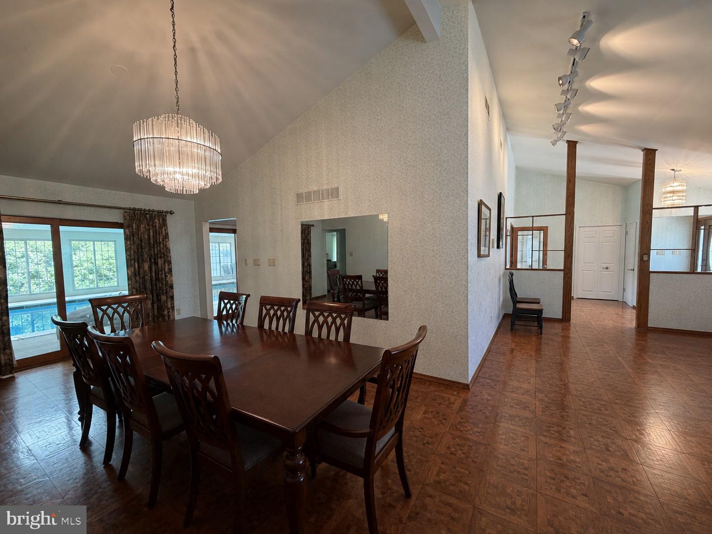 JONATHANS DELIGHT - Residential