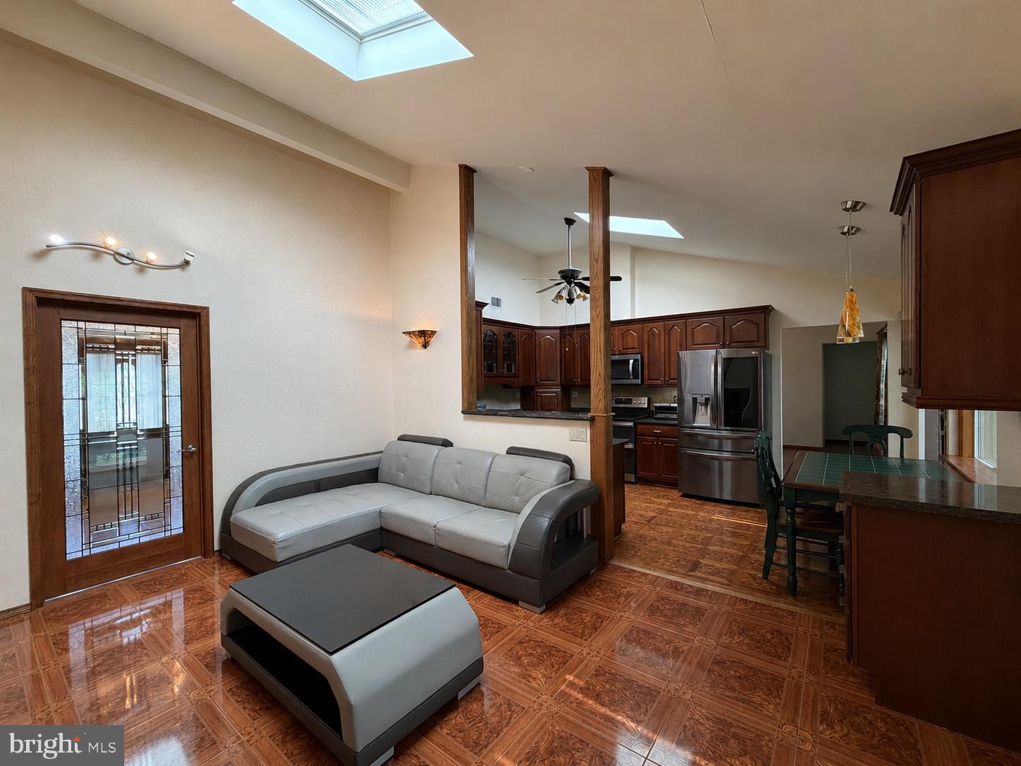 JONATHANS DELIGHT - Residential
