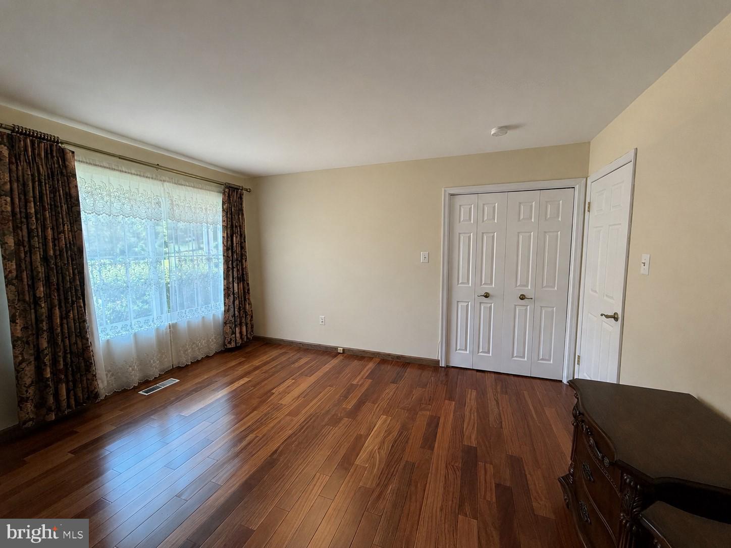 JONATHANS DELIGHT - Residential