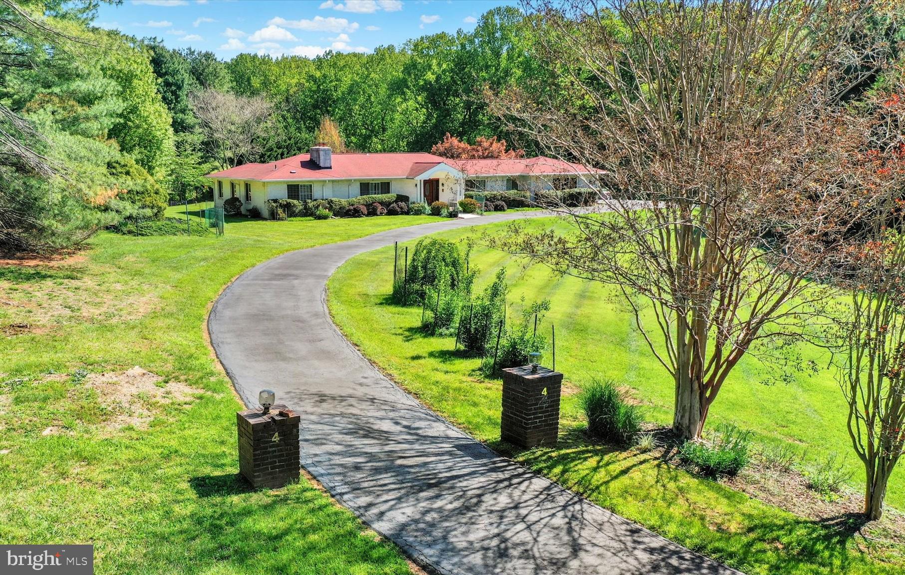 JONATHANS DELIGHT - Residential