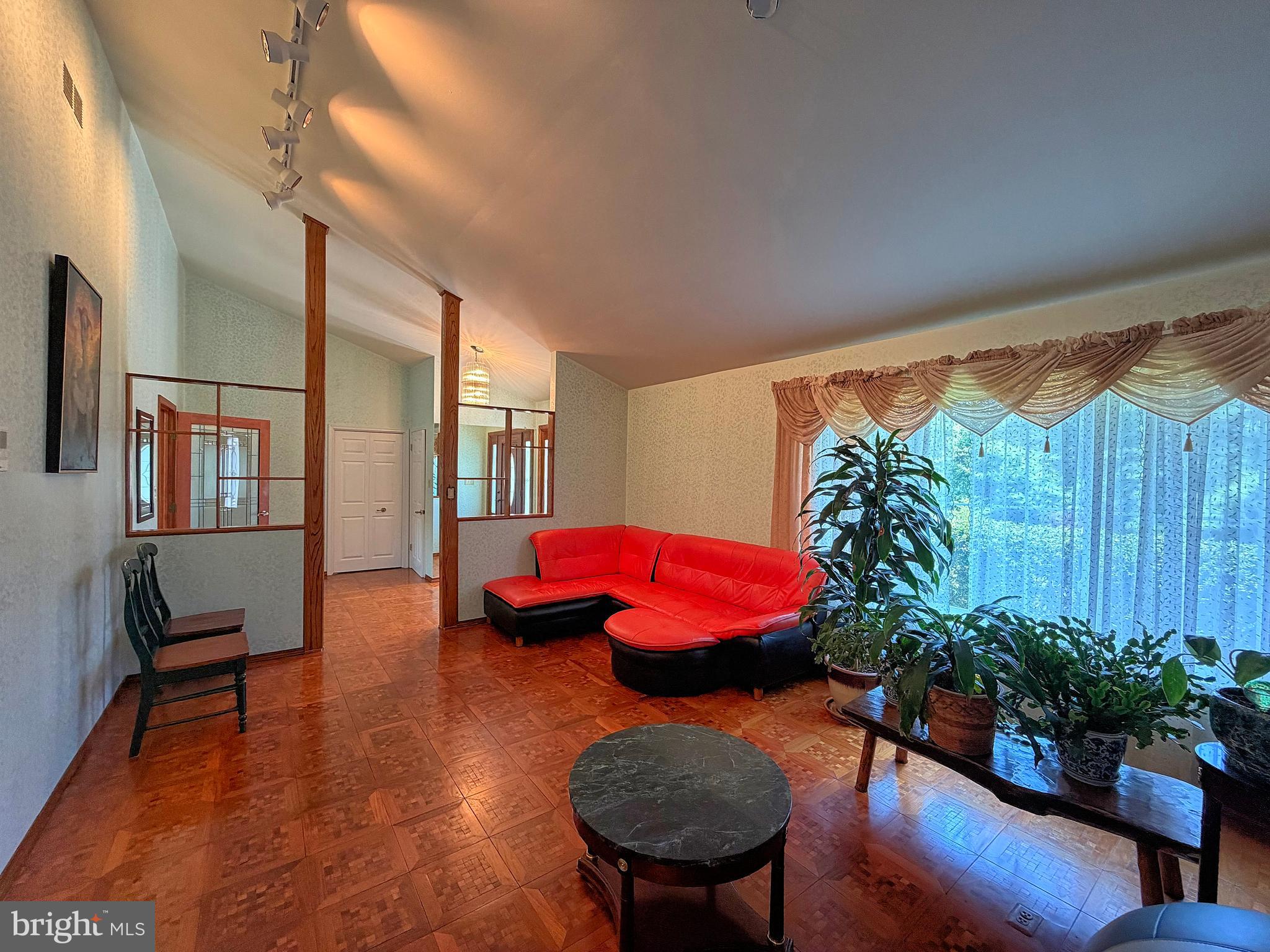 JONATHANS DELIGHT - Residential