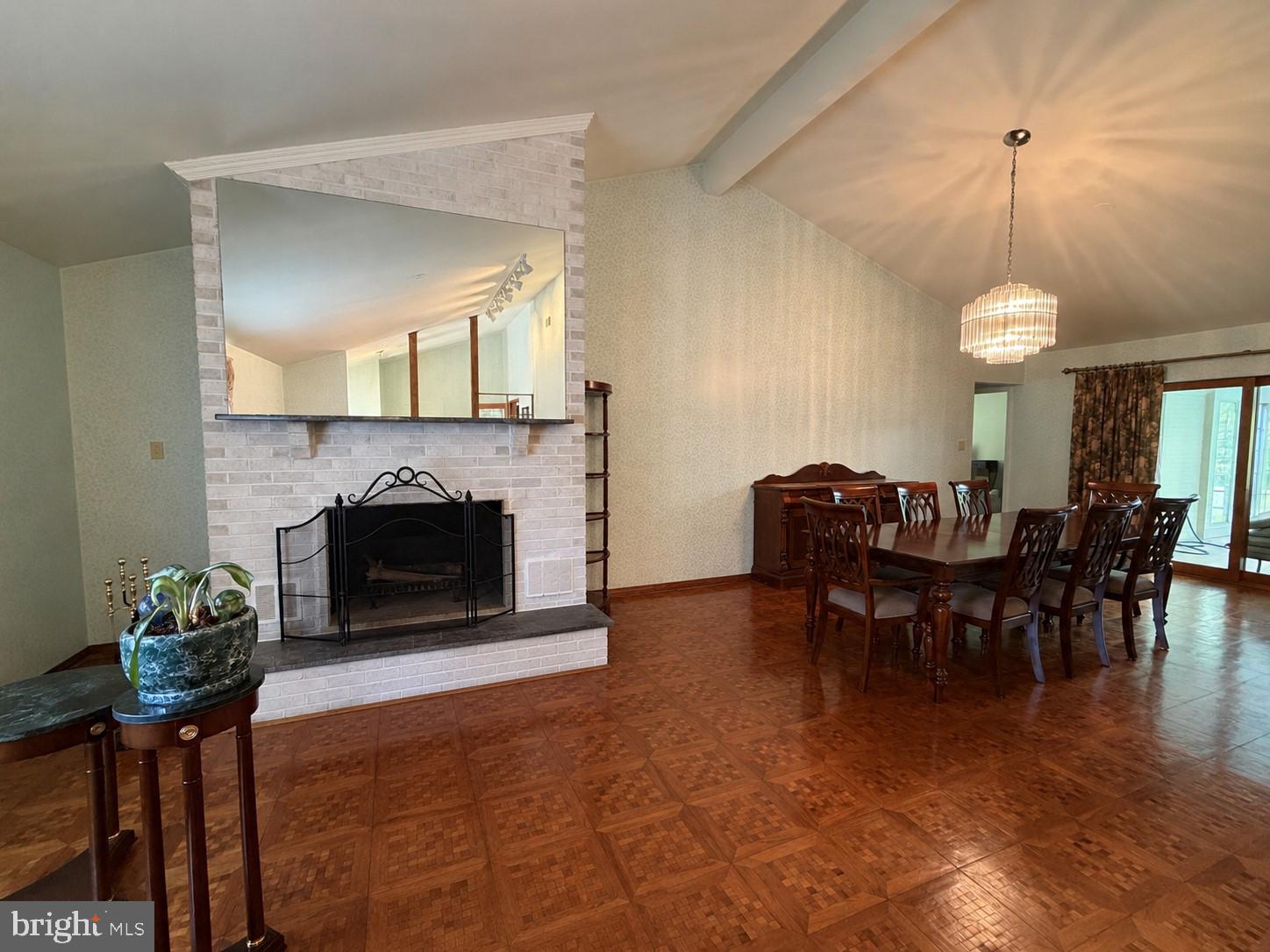 JONATHANS DELIGHT - Residential